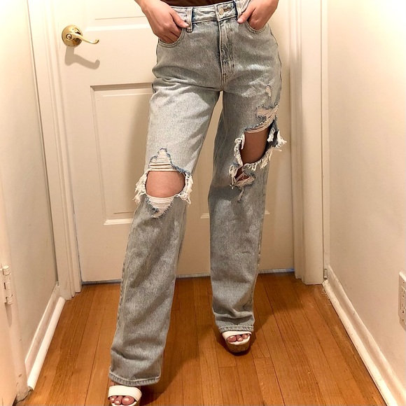 Pacsun 90’s Distressed/Ripped Light Washed Blue Boyfriend Jeans - Picture 4 of 8